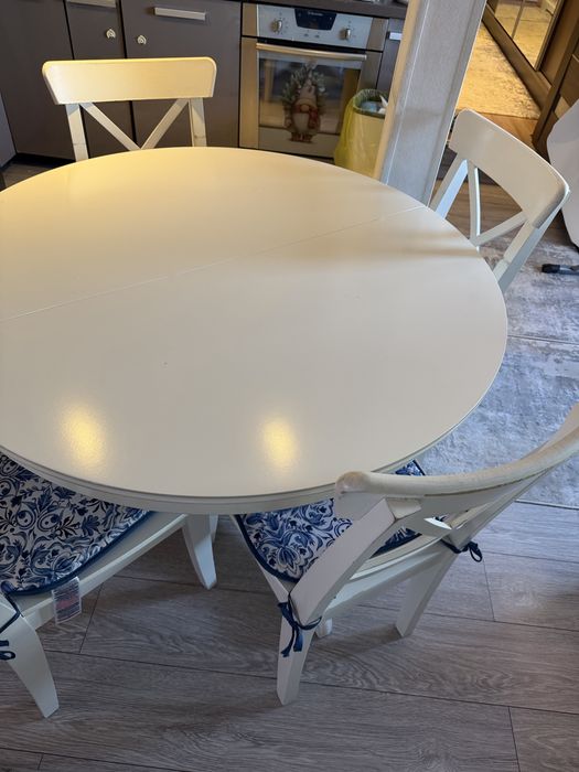 Masa extensibila Ikea cu 4 scaune incluse, cumparate cu 2900 lei