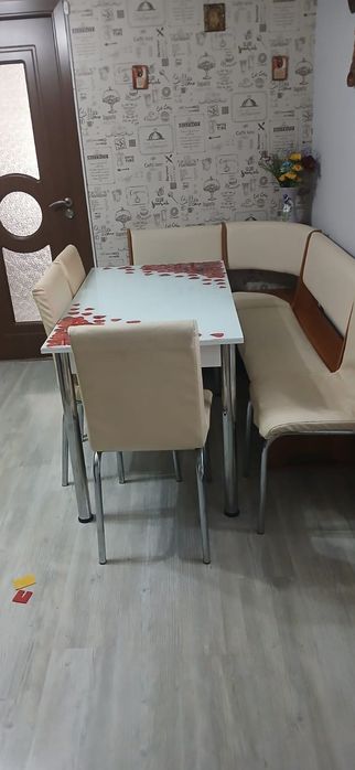 Masă de bucătărie și colțar