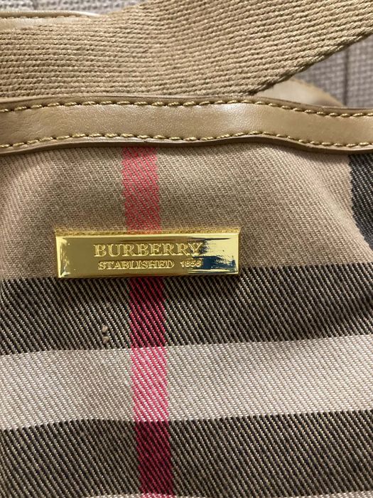 Чанта на марката BURBERRY