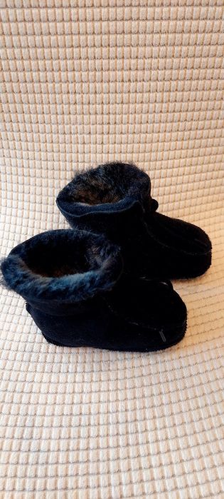 Бебешки пантофи с велур и пух