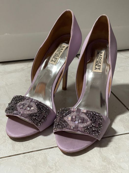 Badgley Mischka Alessandra лавандови сатенени токчета
