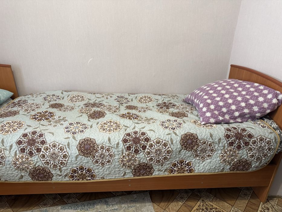 Однаспальную кровать