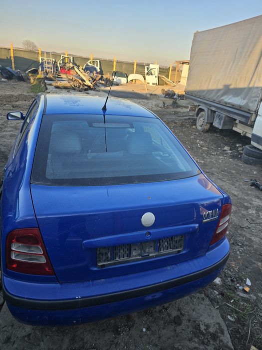 Dezmembrez Piese  skoda Octavia 1 2007 motor 1.4 BCA motor cutie roti