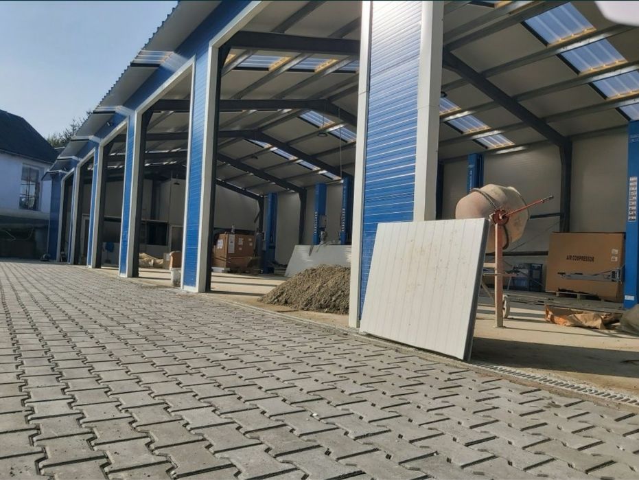 Vand Hala Metalica cu panouri sandwich completa