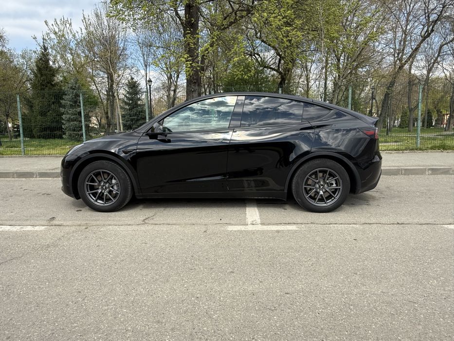 Tesla Y  2024 RWD