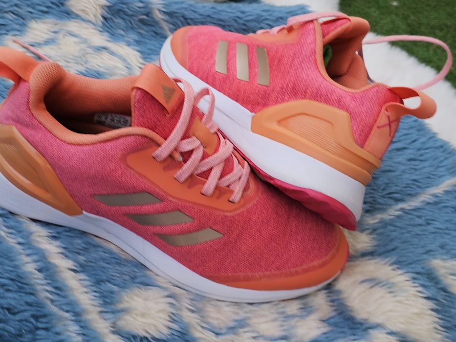 Adidas оригинални дамски маратонки  38 номер