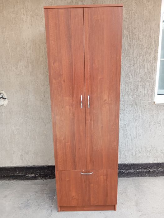 Продам шкаф плательный