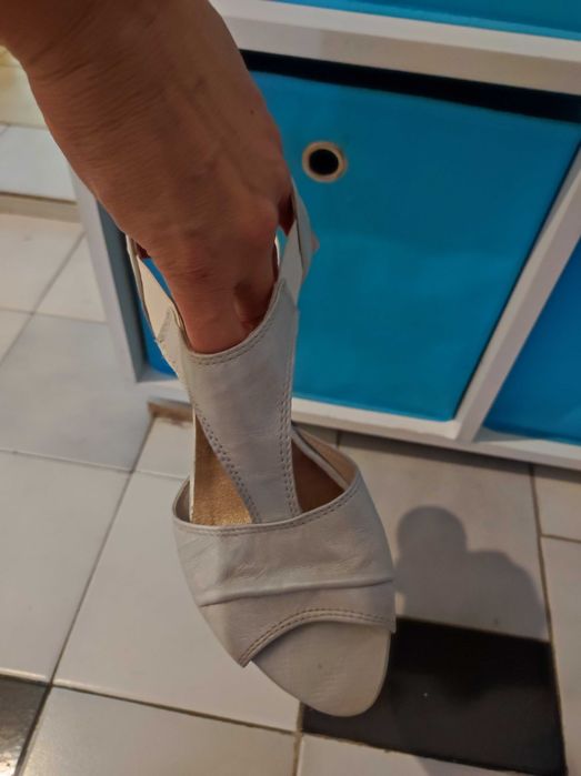 Сандали на ток 37 номер кожени