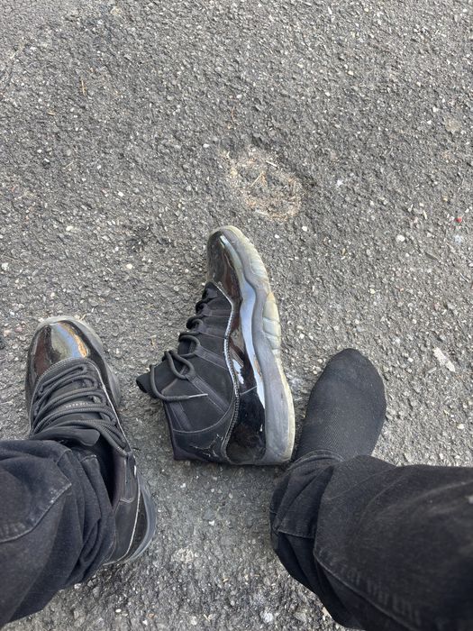 adidasi j11 cap & gown