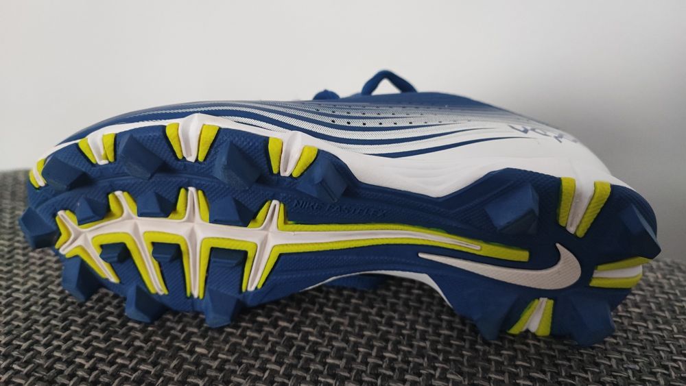 Ghete fotbal mărime 33 - noi