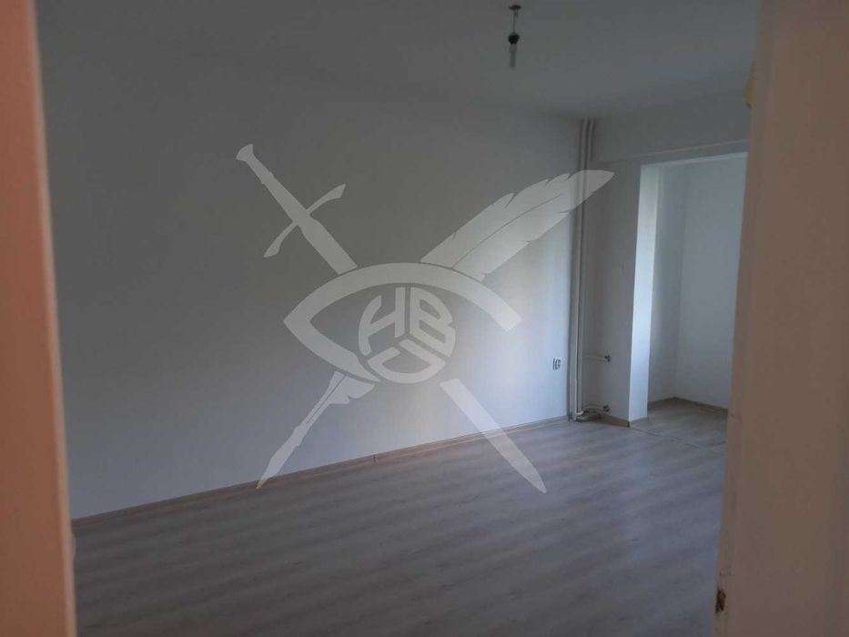 Продава се Тристаен апартамент в София, Толстой - 65 кв.м за 2124 €/кв.м - Снимка #2