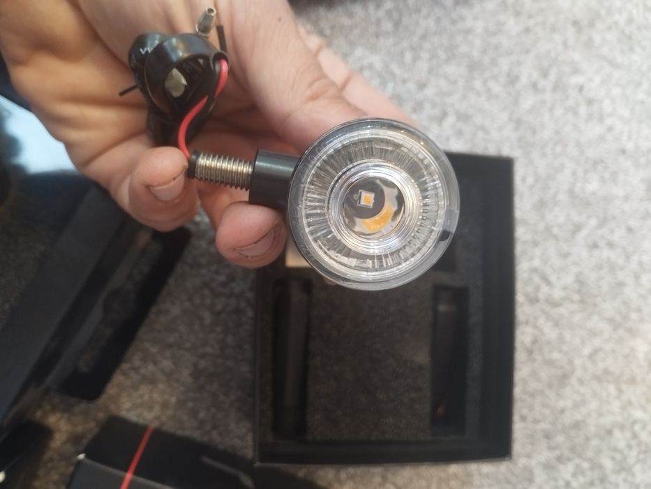 Semnalizari originale Rizoma. Produsul este nou nu a fost utilizat.
