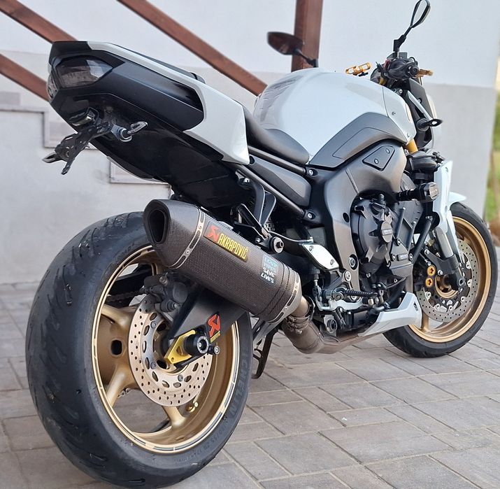 Yamaha FZ8 N Akrapovic