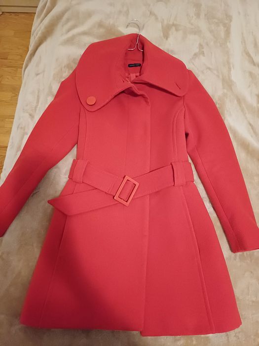 Продавам червено вълнено палто на Андрюс размер xs/s