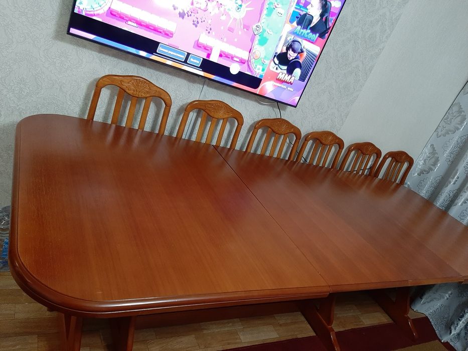 Срочно продается стол гостевой