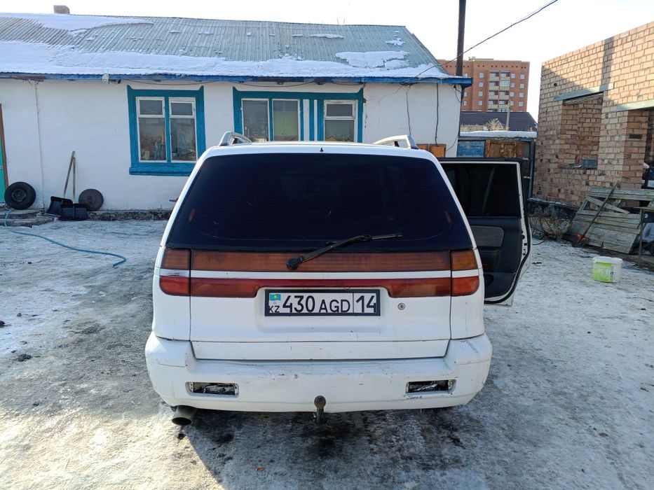 Mitsubishi space wagon