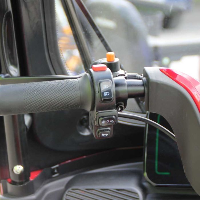 Триместна Електрическа Триколка MaxMotors X3 1800W – RED