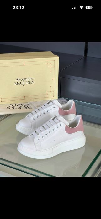 Adidasi dama modele noi