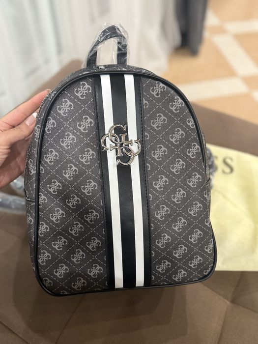 Дамска раница Guess