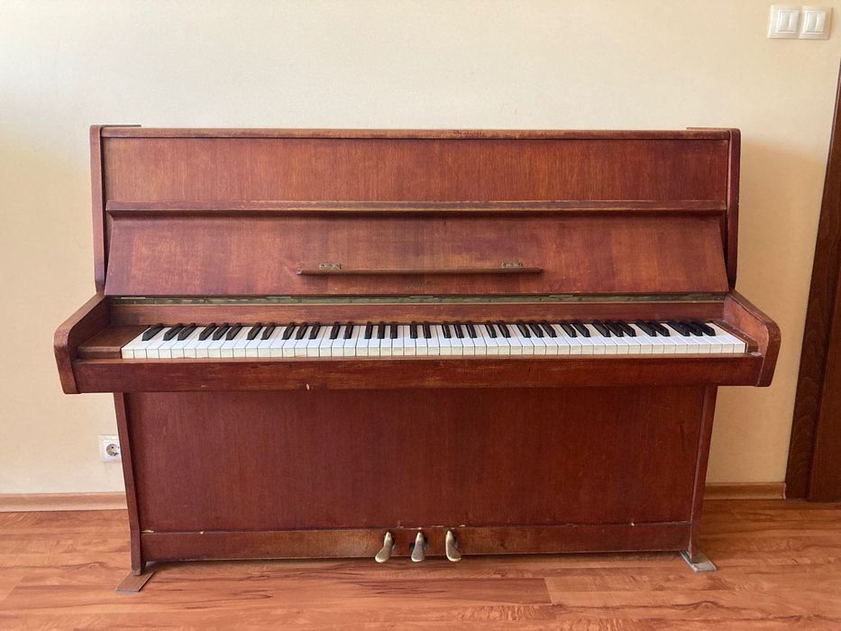 Пиано Rösler + подарък столче