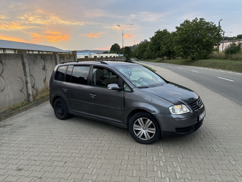 VOLKSWAGEN Touran