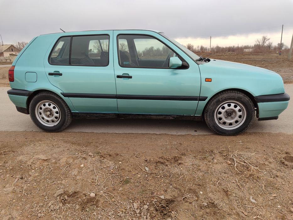 Продаю машина голф3