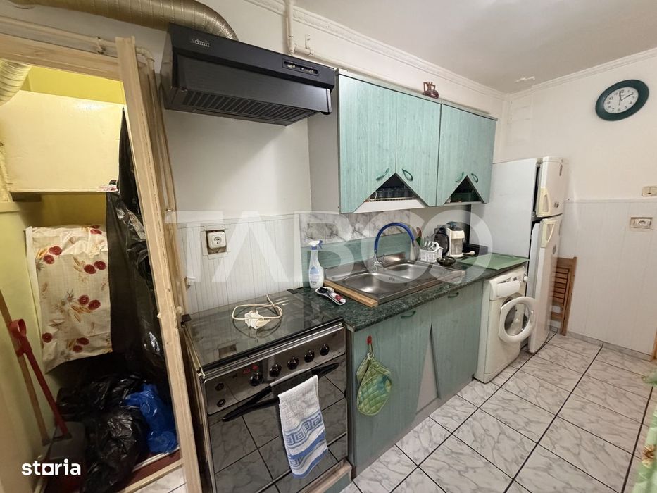Apartament decomandat 2 camere parter boxa la subsol zona 1 Decembrie