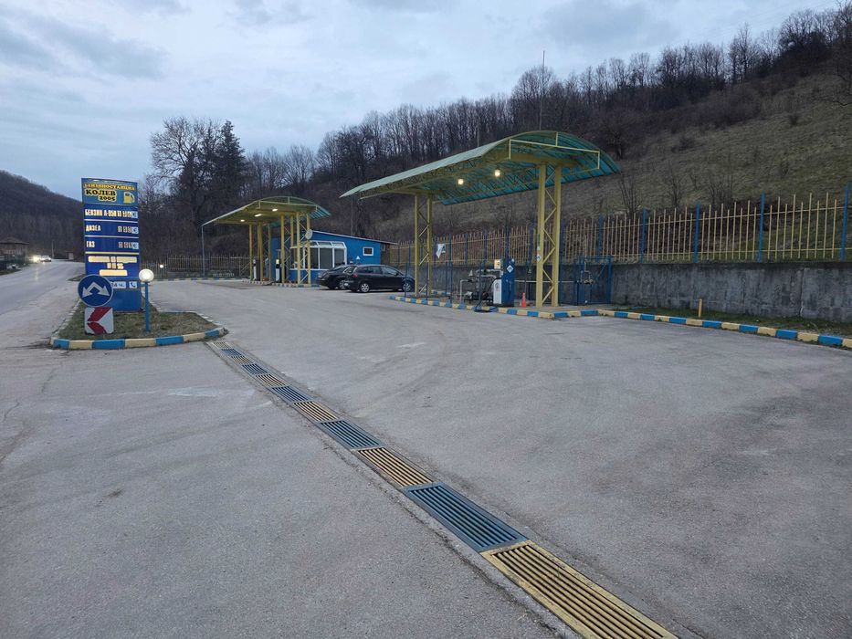 Работеща бензиностанция с газстанция и автомивка