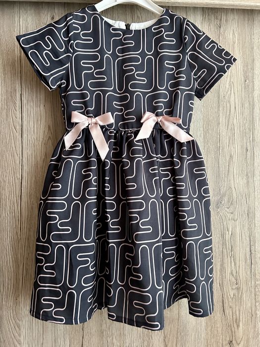 Нова красива рокличка размер за 6/7 години