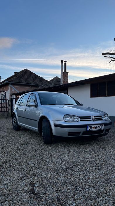 Vând Golf 4 1.6 benzină 16v