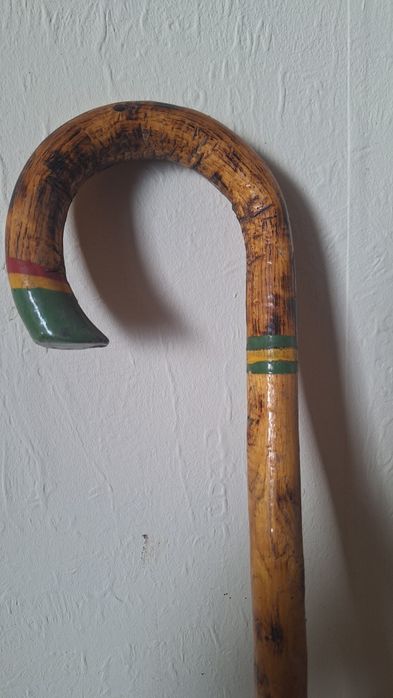 Бастун дървен продавам