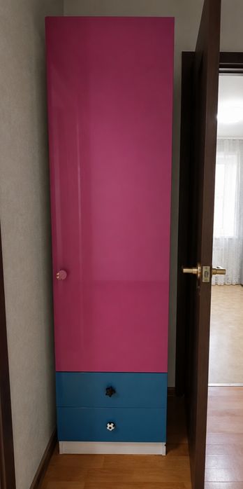 Шкаф и парта стол