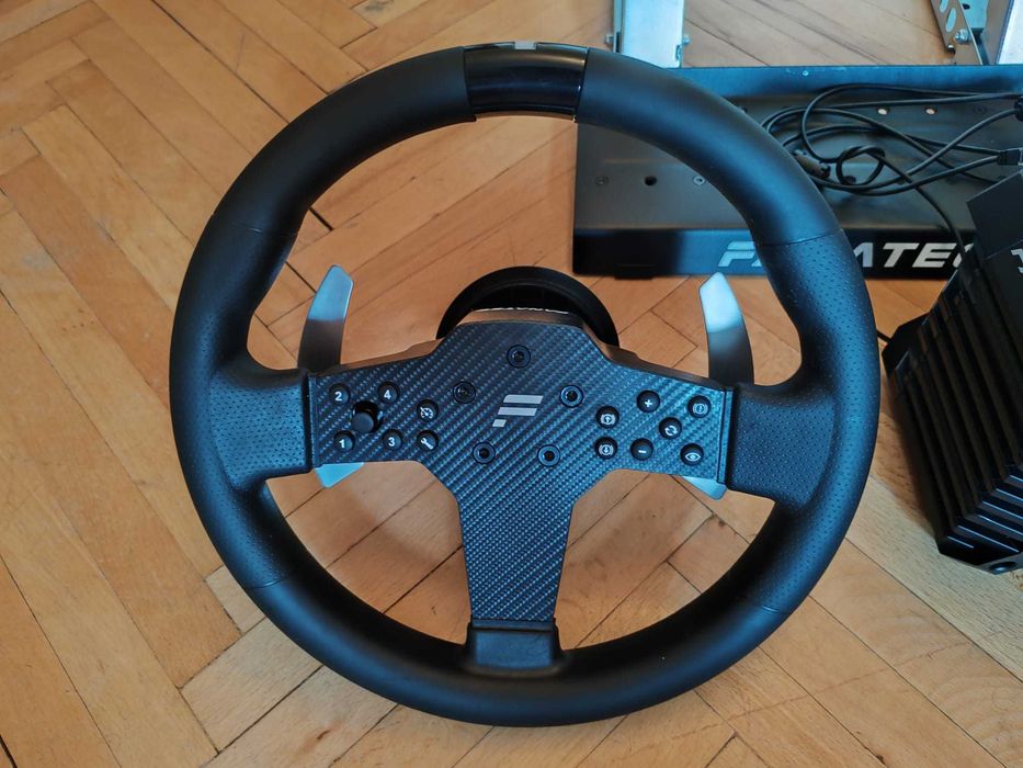 Fanatec CSL DD 5Nm Ready2Race Bundle + Desk Clamp în garanție