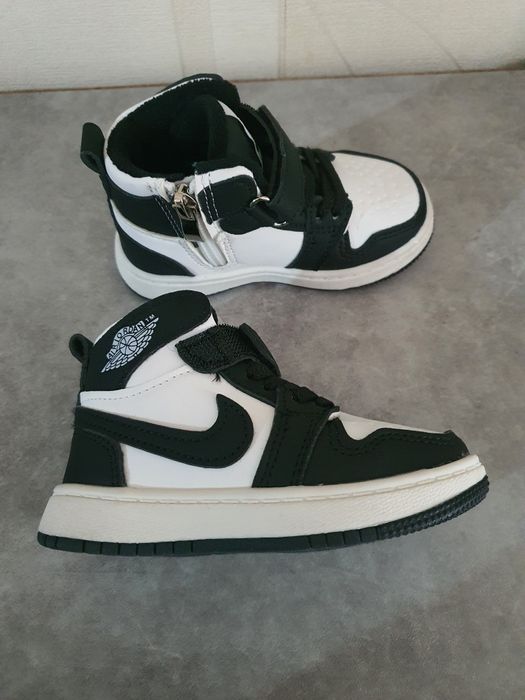 Продам демисизонные кросовки