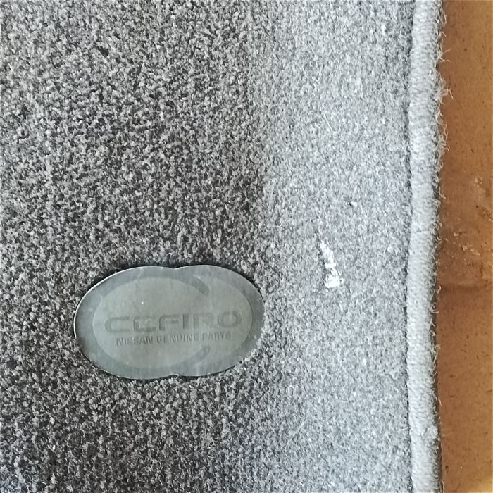 Продам оригинал полики на Nissan Cefiro