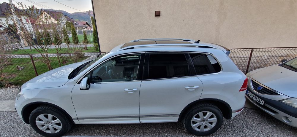 Vând volkswagen touareg 7P facelift Rline 3 litri tdi v6 webasto sirocou Panoramic jante aliaj cârlig remorcă acte la zi pe numele meu 4x4  fiscal