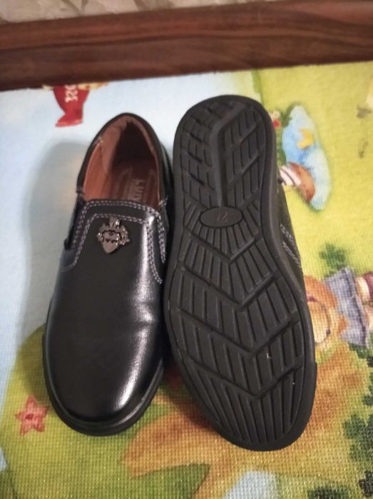 Продам туфли для мальчика