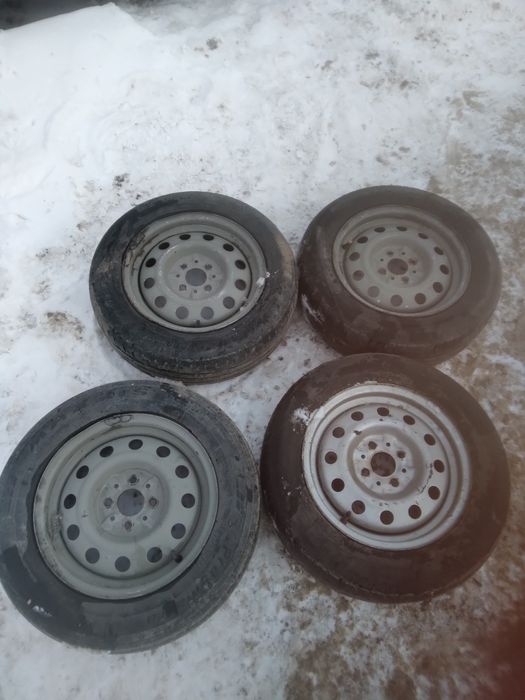 Продам летние шины с дисками на 14