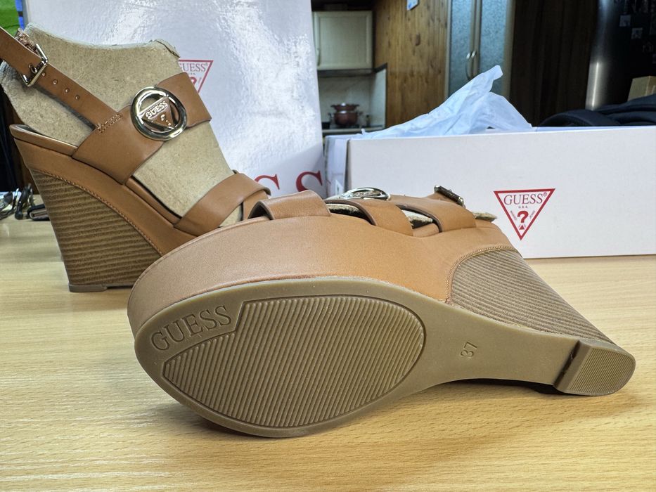 Сандали платформа GUESS 37