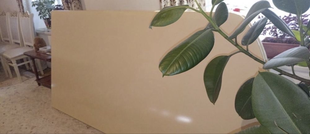 Стол и стулия продоётся