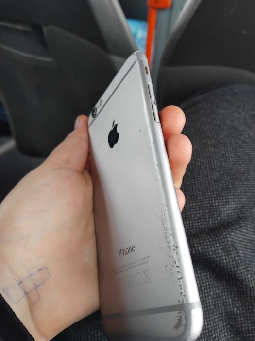 Vand. Iphone 6 cu 100 la suta baterie