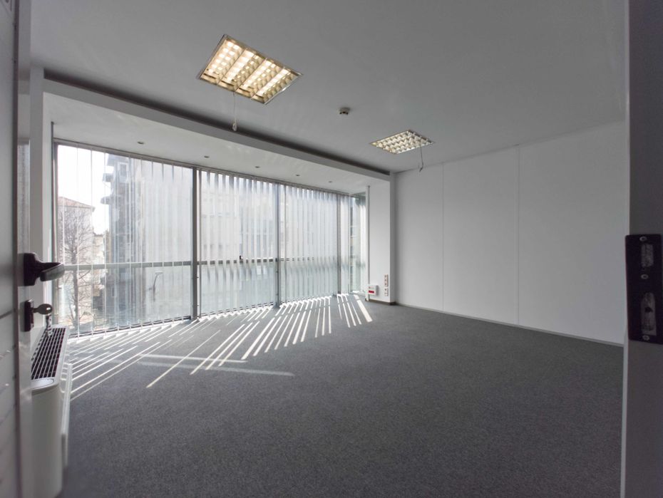 Офис под наем: 500 кв.м. в модерна бизнес сграда до НДК