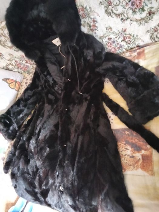 Продам женскую норковую шубу