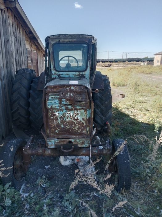 Продам срочно трактор