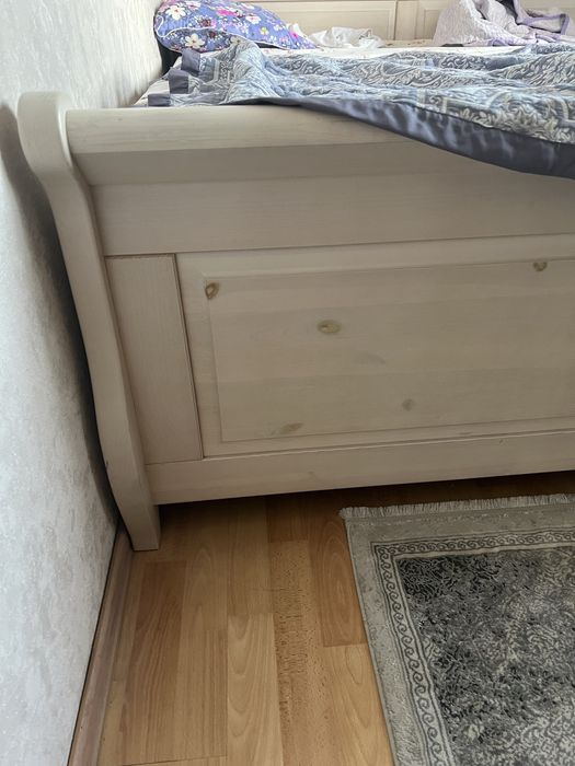Продам кровать двуспальная дерево