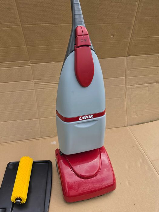Masina pentru spalat si aspirat pardoseli CRYSTAL CLEAN Lavor