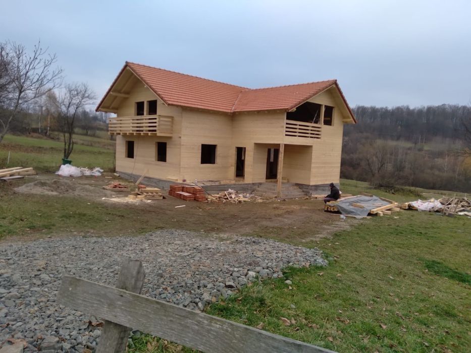 Căsuțe confecționate din lemn