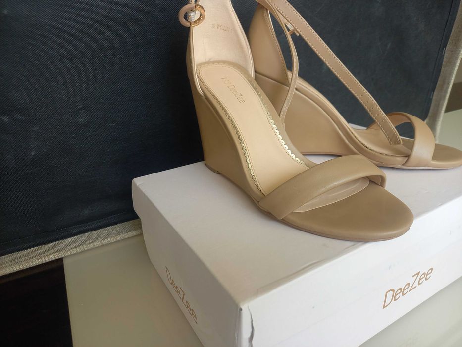 Дамски сандали на платформа