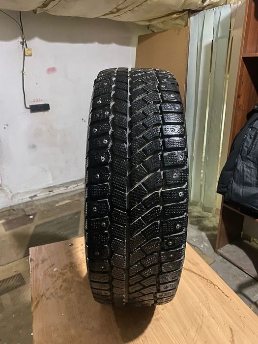 Продам шины 215х60 зима с шипами