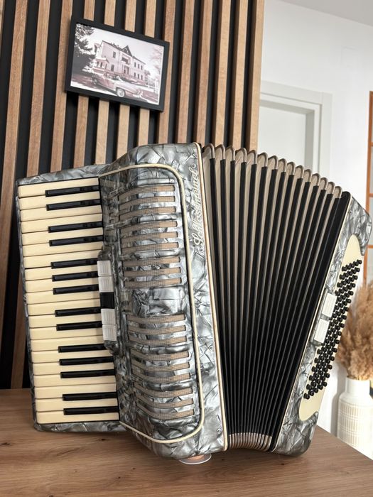 Acordeon nemtesc cu 80 de basi impecabik